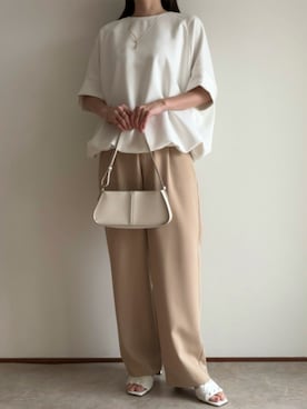 「Emma Taylor（エマテイラー）のライトダンボールドロストヘムプルオーバー（Tシャツ/カットソー、ホワイト系）」を使った、STYLEDOORさん（レディース・157cm）の春コーディネート