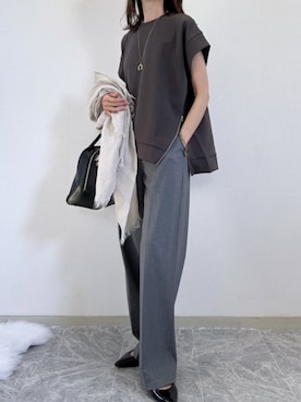 「Emma Taylor（エマテイラー）の【再入荷】サイドZIPクルーネックプルオーバー（Tシャツ/カットソー、グレー系）」を使った、STYLEDOORさん（レディース・165cm）の夏コーディネート