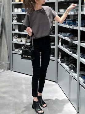 「Emma Taylor（エマテイラー）の【リバイバル】ライトダンボールフロント2WAYプルオーバー（Tシャツ/カットソー、グレー系）」を使った、STYLEDOORさん（レディース・165cm）の夏コーディネート