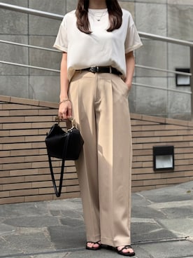 「Emma Taylor（エマテイラー）のバックジップサテンTブラウス（シャツ/ブラウス、ホワイト系）」を使った、STYLEDOORさん（レディース・157cm）の春コーディネート