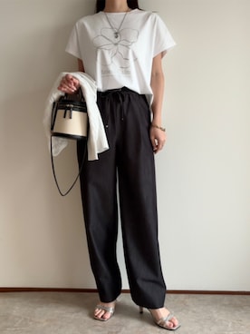 「Emma Taylor（エマテイラー）のデニムライクストレートイージーパンツ（デニムパンツ、ブラック系）」を使った、STYLEDOORさん（レディース・158cm）の春コーディネート