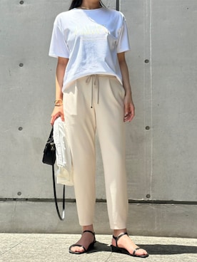 「Emma Taylor（エマテイラー）のストレッチジョガーパンツ（その他パンツ、ベージュ系）」を使った、STYLEDOORさん（レディース・165cm）の夏コーディネート