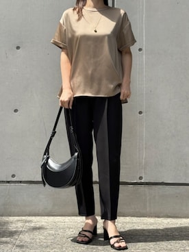 「Emma Taylor（エマテイラー）のバックジップサテンTブラウス（シャツ/ブラウス、ベージュ系）」を使った、STYLEDOORさん（レディース・157cm）の春コーディネート