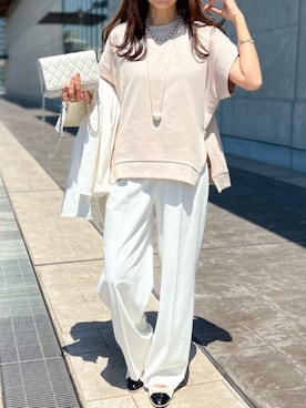 「Emma Taylor（エマテイラー）の【再入荷】サイドZIPクルーネックプルオーバー（Tシャツ/カットソー、ベージュ系）」を使った、STYLEDOORさん（レディース・165cm）の夏コーディネート
