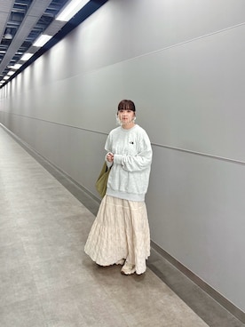 「THE NORTH FACE（ザノースフェイス）のTHE NORTH FACE / グラフィック スウェット（スウェット、グレー系）」を使った、ま ろ んさん（レディース・156cm）の春コーディネート