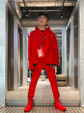 「red」｜「アイテム（帽子）」を使った、TAKEMOTOさん（メンズ・178cm）の秋コーディネート