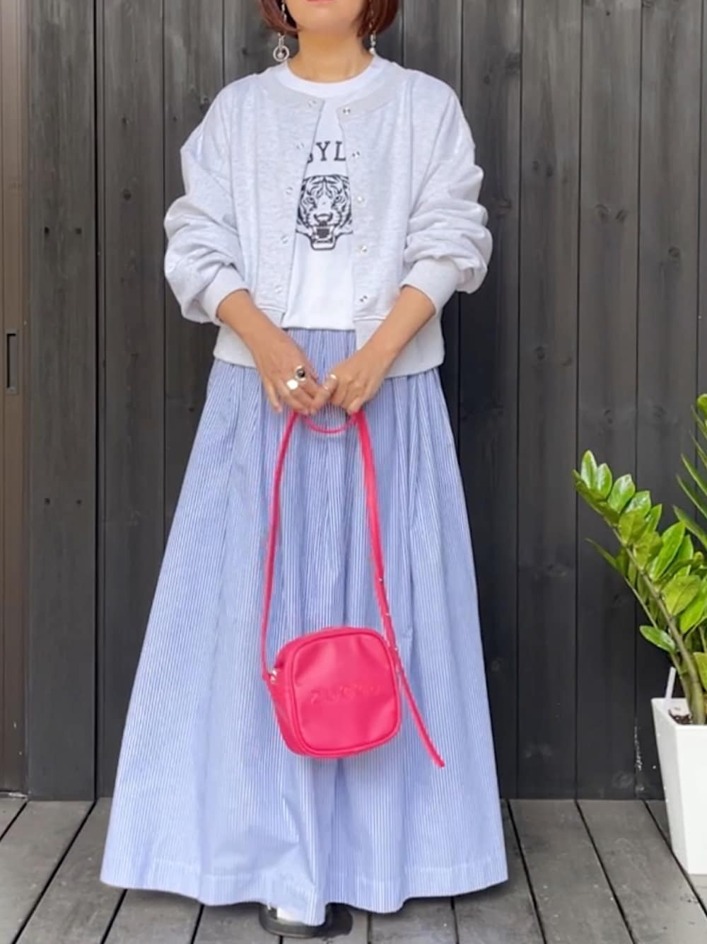 「ITEMS URBANRESEARCH、URBAN RESEARCH、アイテムズアーバンリサーチ、zucca、ANGIE VINTAGE、Angie、パステル映える春、オトナ女子、プチプラ、オトナカジュアル、春カラー、厚底シューズ、ロンT、カジュアル、低身長」｜「ITEMS URBANRESEARCHの2WAYスウェット（スウェット、グレー系）」を使った、naguさん（レディース・153cm）の春コーディネートの1枚目の写真