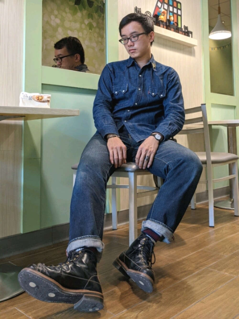 「lone wolf、denim on denim、monkeyboots、raw denim、Western Shirts」｜「KAPITALのアイテム（デニムパンツ、ブルー系）」を使った、金旺さん（メンズ・179cm）の秋コーディネートの1枚目の写真