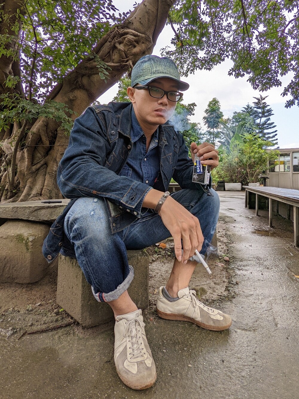 「華山1914文創園區、denimondenim、KAPITAL、selvedge jeans」｜「KAPITALのアイテム（キャップ、ブルー系）」を使った、金旺さん（メンズ・179cm）の秋コーディネートの1枚目の写真