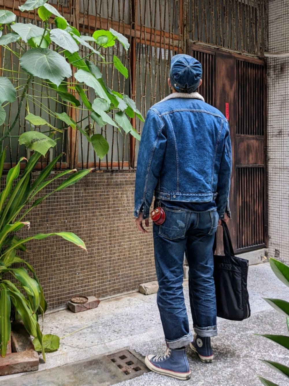 「denim on denim、CONVERSE1970、色落ち」｜「KAPITALのアイテム（デニムパンツ、ブルー系）」を使った、金旺さん（メンズ・179cm）の冬コーディネートの1枚目の写真
