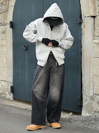 「United Athle（ユナイテッドアスレ）の【United Athle】heavy weight full zip hoodie /ヘビーウェイト フルジップパーカー YKK社製ダブルスライダージップ 5762（パーカー）」を使った、  風早ゆうたさん（メンズ・184cm）の秋コーディネート