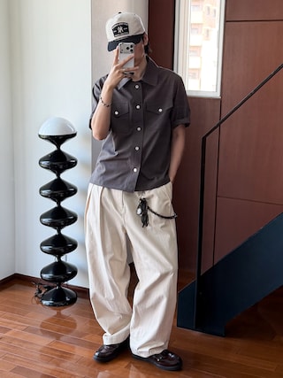 「Bleme(ブレム)のヘビーツイル ワイドストレート ダブルインタック グルカチノパンツ(チノパンツ)」を使った、 風早ゆうたさん(メンズ・184cm)の春コーディネート