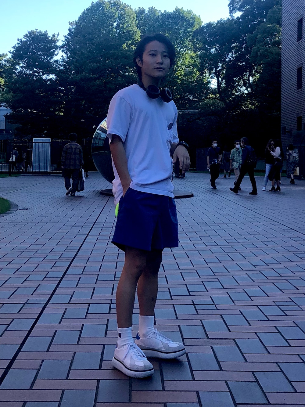 「UNIQLOのアイテム（Tシャツ/カットソー、ホワイト系）」を使った、genさん（メンズ・168cm）の秋コーディネートの1枚目の写真