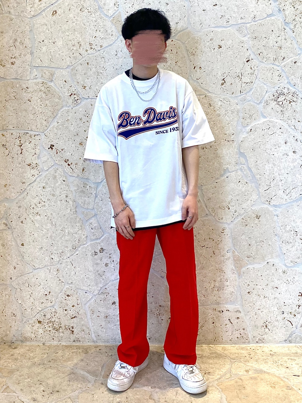 「カラーパンツ、今日のコーデ、おしゃれさんと繋がりたい、ストリートコーデ」｜「NIKEのナイキ エア フォース 1 '07 メンズシューズ / Nike Air Force 1 '07 Men's Shoes CW2288-111 White（スニーカー、ホワイト系）」を使った、naokiさん（メンズ・161cm）の春コーディネートの1枚目の写真