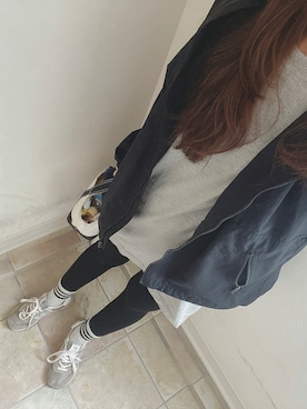 「H&M（エイチ・アンド・エム）のアイテム（Tシャツ/カットソー、グレー系）」を使った、yUkArIさん（レディース・165cm）の春コーディネート