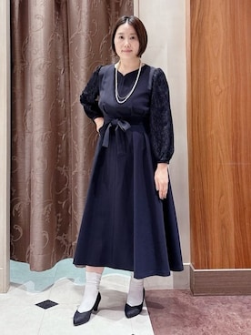 「couture brooch（クチュールブローチ）の【ハレの日・通勤】レース袖タックフレアワンピース（ワンピース、ブルー系）」を使った、ゆみえさん（レディース）の冬コーディネート