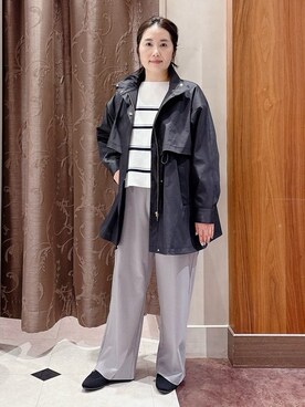 「grove（グローブ）の【撥水／シルエット2WAY】羽織るだけでサマになる、スタンドネックテントラインコート（その他アウター、ブラック系）」を使った、ゆみえさん（レディース）の冬コーディネート