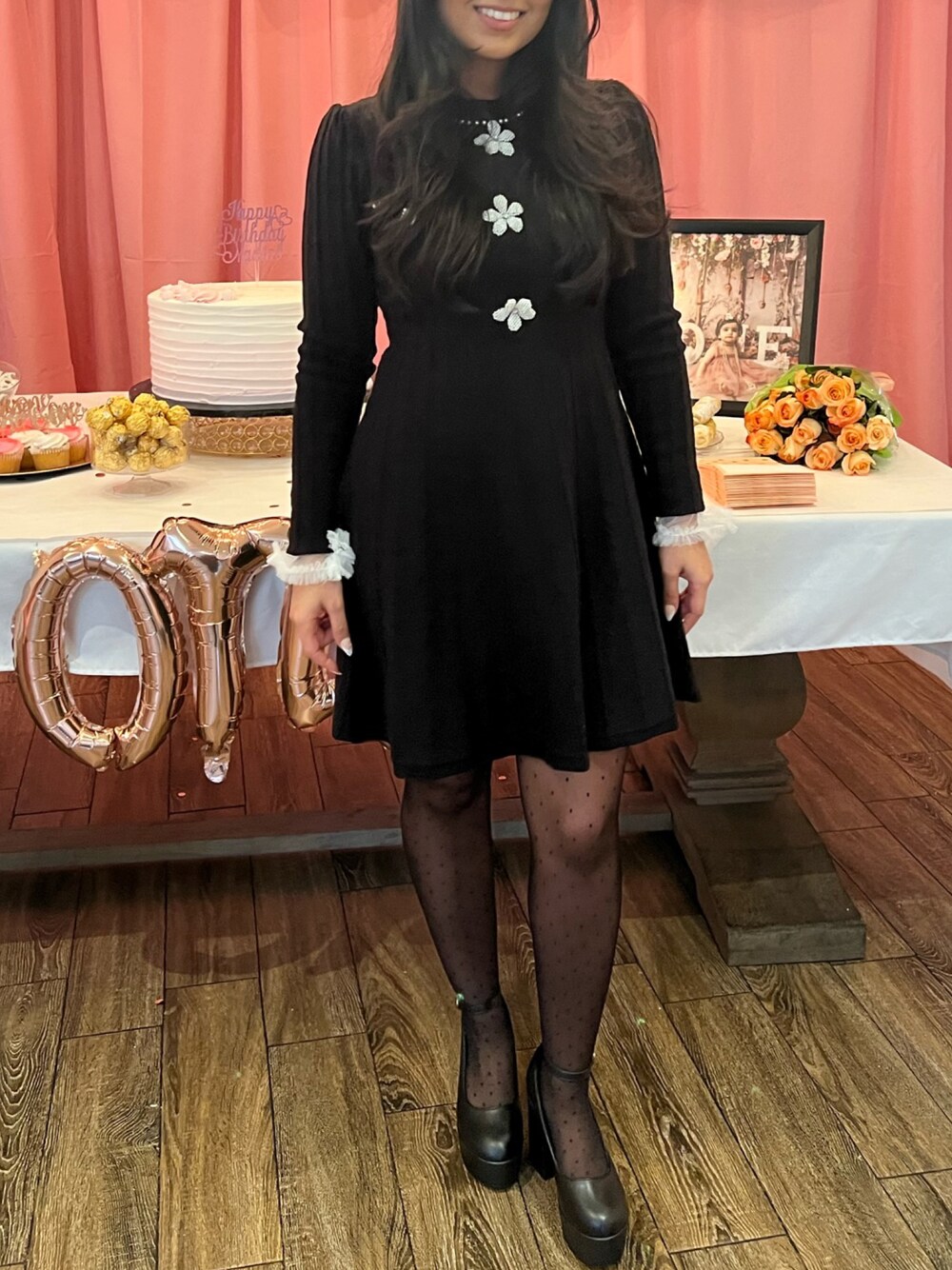 「black、lace、lunch、Dinner、chic、chanel、wednesday addams、Formal、pearl、buttons」｜「Sheinのアイテム（パンプス、ブラック系）」を使った、Michelleさん（レディース・157cm）の春コーディネートの1枚目の写真