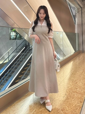「Elishe（エリシェ）のジップデザインシャツドッキングワンピース（ワンピース、ベージュ系）」を使った、Harukaさん（レディース・158cm）の春コーディネート