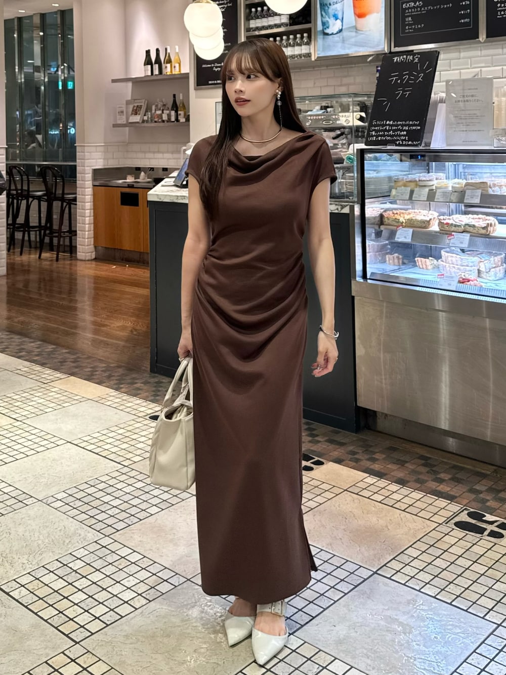 Elishe（エリシェ）の「ドレープカットソーロングワンピース