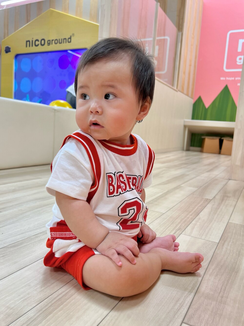 「セットアップ、9ヶ月、おとこのこ、バスケ、バスケタンク」｜「SHEINのアイテム（Tシャツ/カットソー、レッド系）」を使った、美優さん（レディース・168cm）の夏コーディネートの1枚目の写真