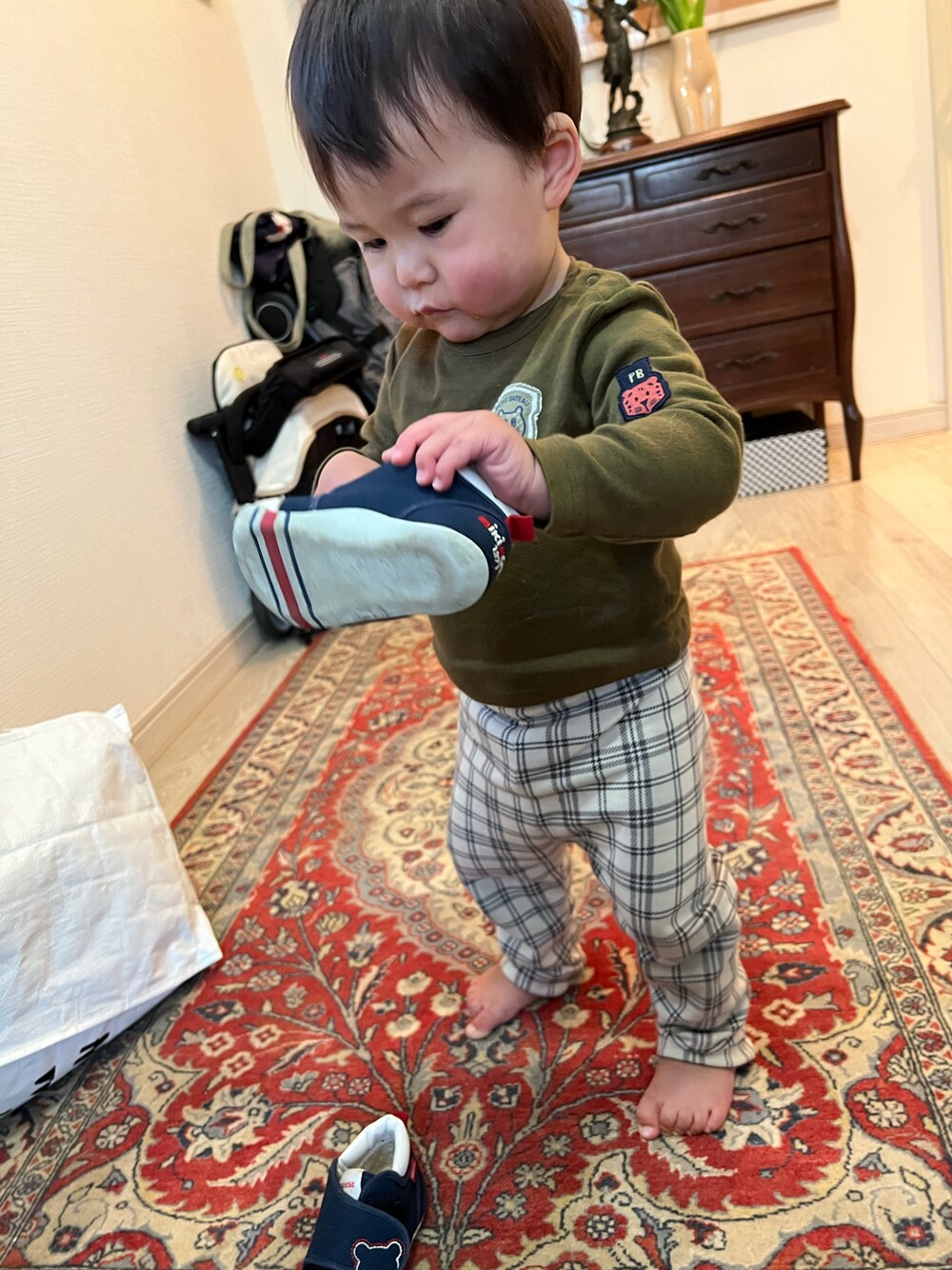 「プチバトー、私の推しブランド、1歳、1歳3ヶ月、ユニクロ、おとこのこ」｜「PETIT BATEAUのプリント長袖Ｔシャツ（Tシャツ/カットソー、グリーン系）」を使った、美優さん（レディース・168cm）の冬コーディネートの1枚目の写真