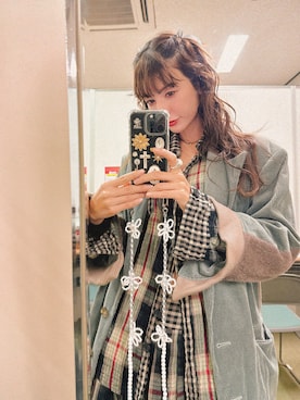 「アイテム（スマホグッズ）」を使った、スザンヌさん（レディース・165cm）の秋コーディネート
