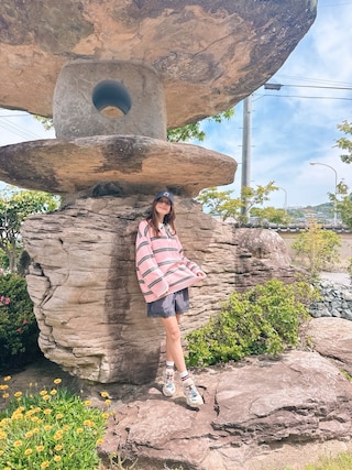「Alley Tokyo（アリートーキョー）のBIGラガーニット（ニット/セーター）」を使った、スザンヌさん（レディース・165cm）の春コーディネート
