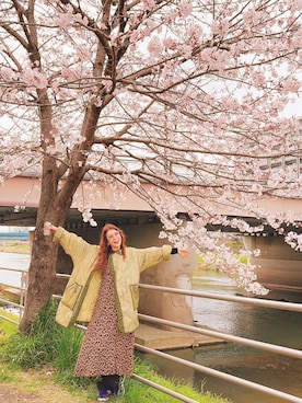 「アイテム（スウェットパンツ）」を使った、スザンヌさん（レディース・165cm）の春コーディネート