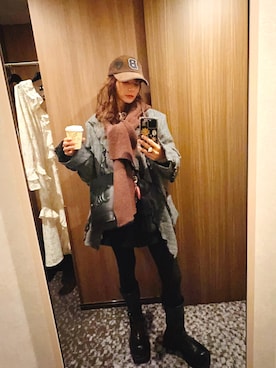 「アイテム（デニムパンツ）」を使った、スザンヌさん（レディース・165cm）の冬コーディネート