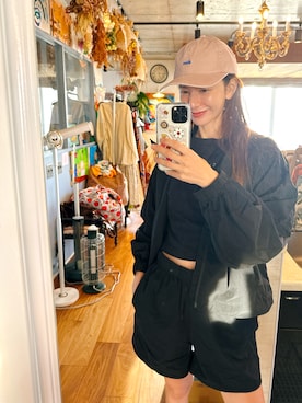 「anuke（アンヌーク）のEmbroidery Logo Cap（キャップ、ピンク系）」を使った、スザンヌさん（レディース・165cm）の夏コーディネート