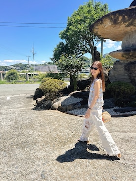 「ELCHELE（エルチェレ）のINSIDE RIPPED HOLE COLOR DENIM（デニムパンツ、ベージュ系）」を使った、スザンヌさん（レディース・165cm）の夏コーディネート