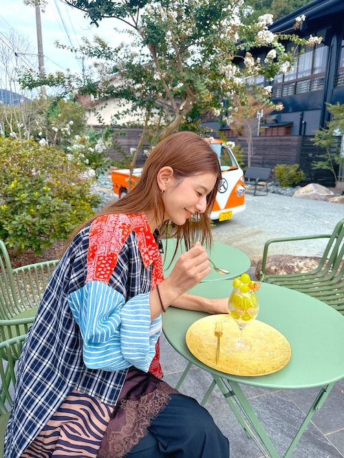 「Freada(フリーダ)のFreada/フリーダ パッチワーク ビッグシャツ(シャツ/ブラウス)」を使った、スザンヌさん(レディース・165cm)の秋コーディネート