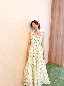 「HONEY MI HONEY（ハニーミーハニー）のflower organdie tiered long one-piece（ワンピース、イエロー系）」を使った、スザンヌさん（レディース・165cm）の夏コーディネート
