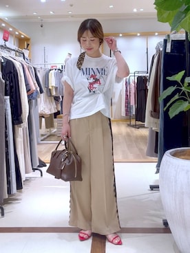 「Andemiu（アンデミュウ）のレースラインストレートパンツ/1017851（スラックス、ベージュ系）」を使った、小西皐さん（レディース・160cm）の夏コーディネート