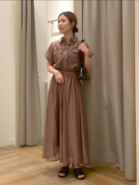 「アイテム（シャツワンピース）」を使った、小西皐さん（レディース・162cm）の夏コーディネート
