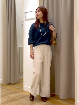 「撥水」｜「アイテム（スラックス）」を使った、小西皐さん（レディース・162cm）の秋コーディネート