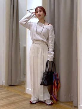 「アイテム（その他ヘアアクセサリー）」を使った、小西皐さん（レディース・162cm）の秋コーディネート