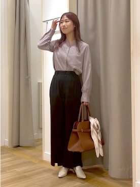 「アイテム（バンダナ/スカーフ）」を使った、小西皐さん（レディース・162cm）の秋コーディネート