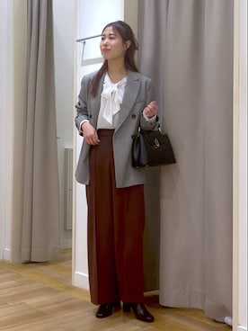 「撥水」｜「アイテム（スラックス）」を使った、小西皐さん（レディース・162cm）の秋コーディネート