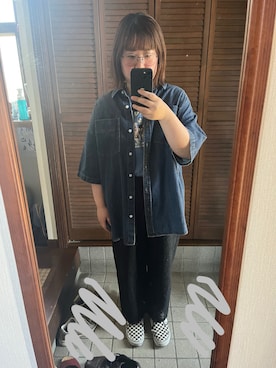 「LOWRYS FARM（ローリーズファーム）のアソートデニムＢＩＧシャツＳＳ 638496（シャツ/ブラウス、ブルー系）」を使った、MAGOさん（レディース・156cm）の春コーディネート