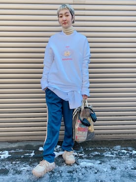「beautiful people（ビューティフルピープル）の【beautiful people(ビューティフルピープル)】≪STUDIOUS別注≫ビニールショルダーバッグ（ショルダーバッグ）」を使った、miccco.さん（レディース・157cm）の冬コーディネート
