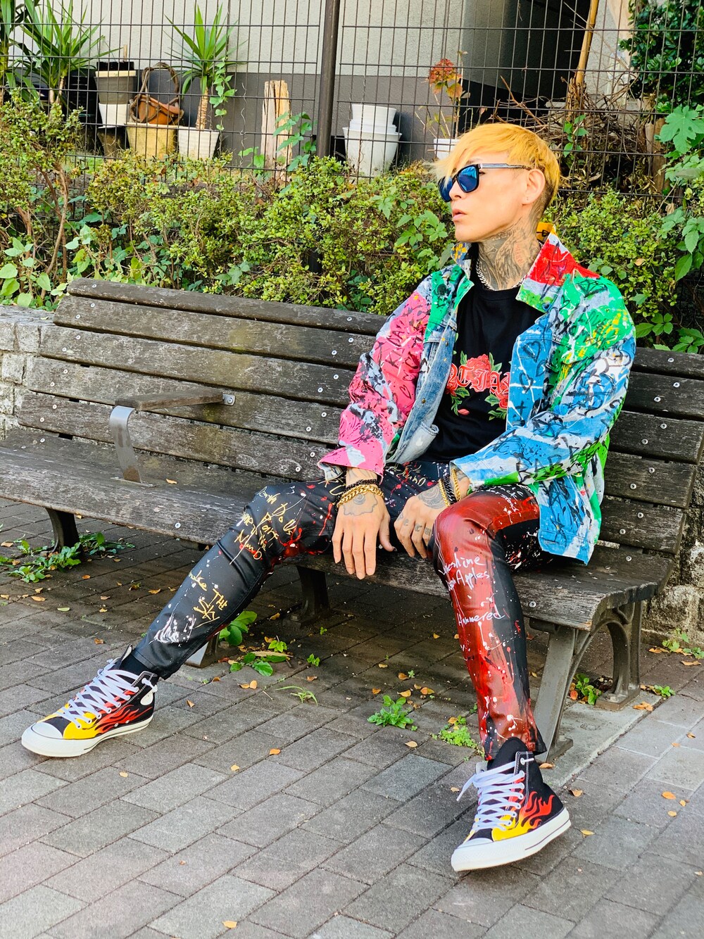 「デニムジャケット、Gジャン、ブラック、スニーカー、コンバース、ストリート、メンズファッション、デニム、レザーパンツ、新星WEARISTAにエントリー、シルバーアクセサリー、SBG、韓国ファッション、ビッグシルエット、秋冬コーデ」｜「CONVERSEのCONVERSE　ALL STAR 100 IGNT HI（スニーカー、ブラック系）」を使った、TETUさん（メンズ・174cm）の冬コーディネートの1枚目の写真