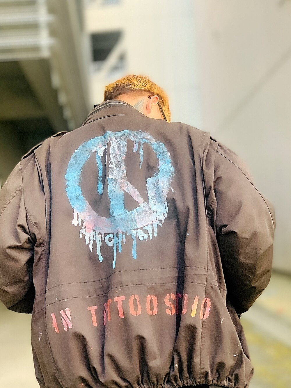 「M65、ミリタリー、ミリタリージャケット、ストリート、ストリートファッション、カーディガン、NUMBER (N)INE、モヘアニット、秋冬コーデ、バックプリント、バックスタイル」｜「M65 made in usaのアイテム（ミリタリージャケット、ブラック系）」を使った、TETUさん（メンズ・174cm）の春コーディネートの1枚目の写真