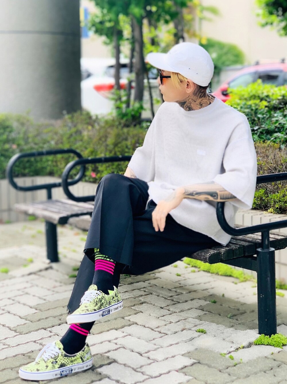 「オーバーサイズ、ワイドパンツ、スニーカー、VANS、シンプル、キレイめカジュアル、ジェットキャップ、シンプルコーデ、ラフ、ラクチンコーデ」｜「NUMBER (N)INEの【NUMBER (N)INE】《別注》ビッグシルエットハーフスリーブワッフルTシャツ（Tシャツ/カットソー、グレー系）」を使った、TETUさん（メンズ・174cm）の夏コーディネートの1枚目の写真