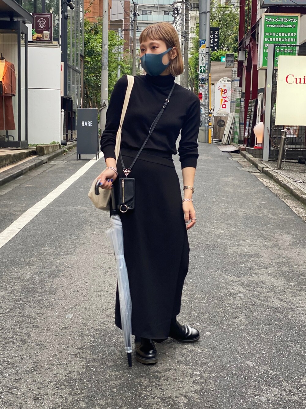 「大人カジュアル、秋冬コーデ、オトナ女子、ラブアンドピース2021、シンプル、秋のコーデ、今日のコーデ、ロングスカート、ワントーンコーデ、モード」｜「alexanderwangのアイテム（スカート、ブラック系）」を使った、おかもと　さおさん（レディース・158cm）の秋コーディネートの1枚目の写真