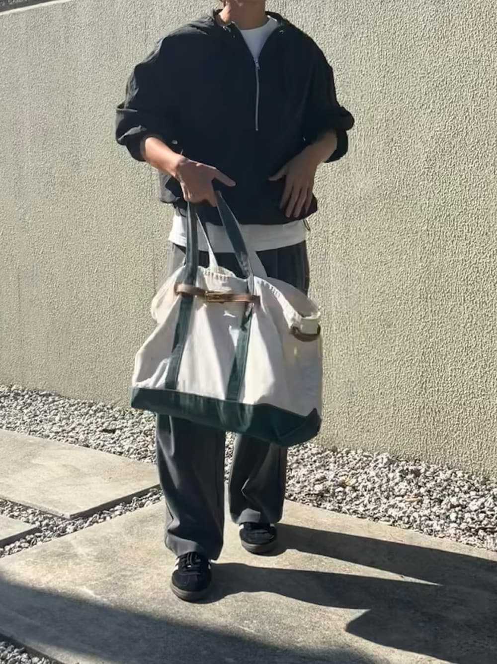 「秋コーデ、スポーツミックス、秋服、オトナカジュアル、休日スタイル、秋っぽコーデ更新中、秋服準備はじめました、パンツコーデ、楽チンコーデ、ootd、ゆるコーデ、着回しコーデ、ママファッション、ママコーデ、アディダス」｜「sita paranticaのアイテム（トートバッグ、ホワイト系）」を使った、ATTSUさん（レディース・163cm）の秋コーディネートの1枚目の写真