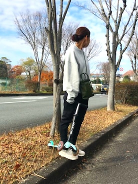 「アイテム（スウェットパンツ）」を使った、ATTSUさん（レディース・163cm）の冬コーディネート