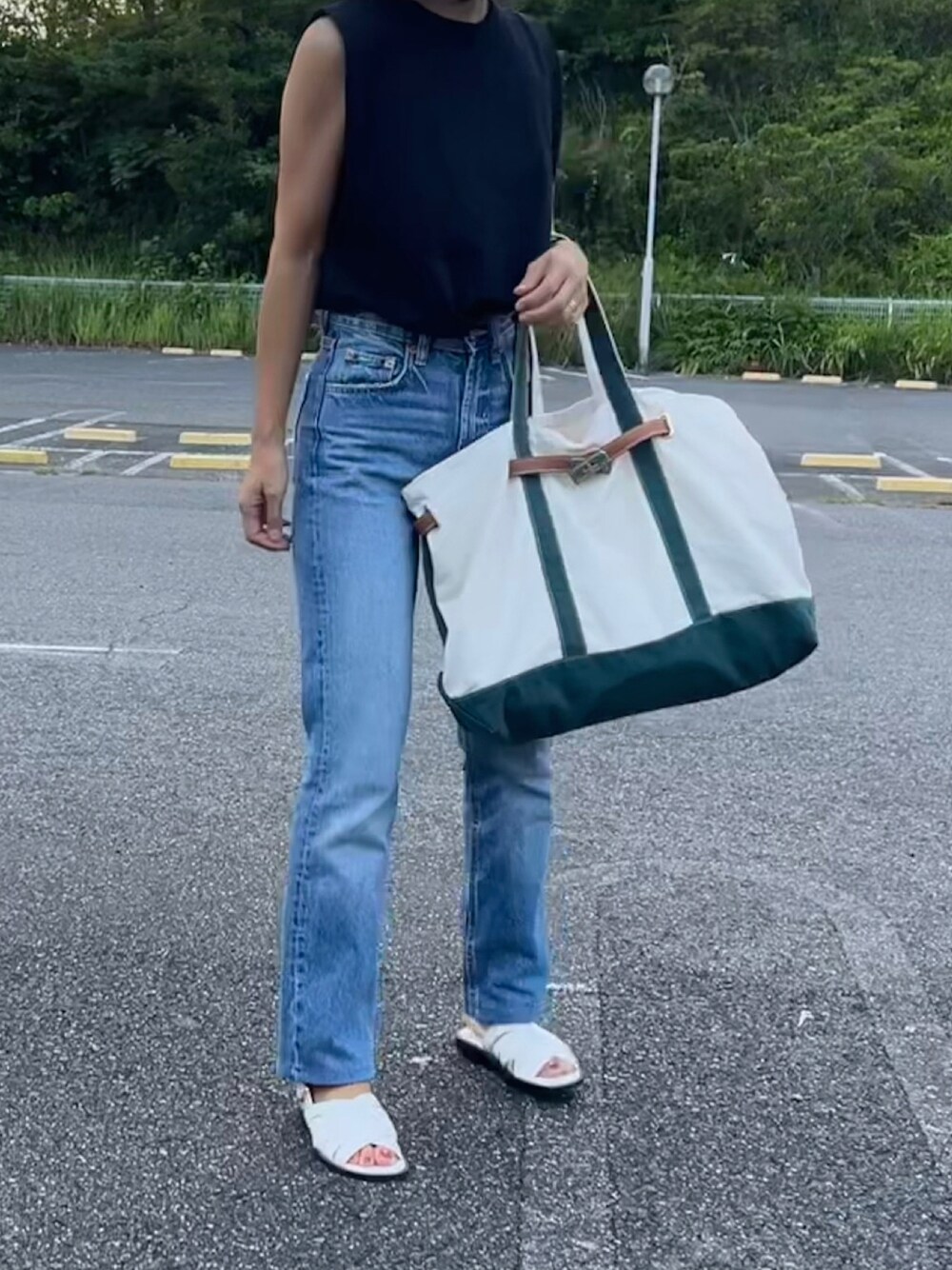 「シンプルスタイル、楽チンコーデ、ZARA、デニム、デニムスタイル、着回しコーデ、おしゃれさんと繋がりたい、夏コーデ、uncrave、ZARAコーデ、パンツスタイル、ママコーデ、ママファッション、denim、シンプル」｜「sita paranticaのアイテム（トートバッグ、ホワイト系）」を使った、ATTSUさん（レディース・163cm）の夏コーディネートの1枚目の写真