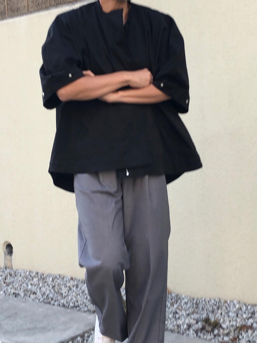 「秋コーデ、オトナ女子、休日スタイル、カジュアル、おしゃれさんと繋がりたい、秋色コーデ、ootd、オトナカジュアル、秋色、スニーカー、ボリュームスリーブ、ママコーデ、mamafashion、machatt、休日コーデ」｜「machattのアイテム（ジャケット/アウター、ブラック系）」を使った、ATTSUさん（レディース・163cm）の秋コーディネートの1枚目の写真